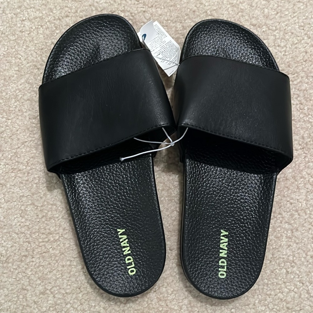 Old Navy slides - kids’ 5-6